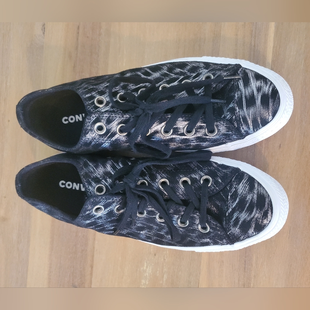 Converse Low Size 9